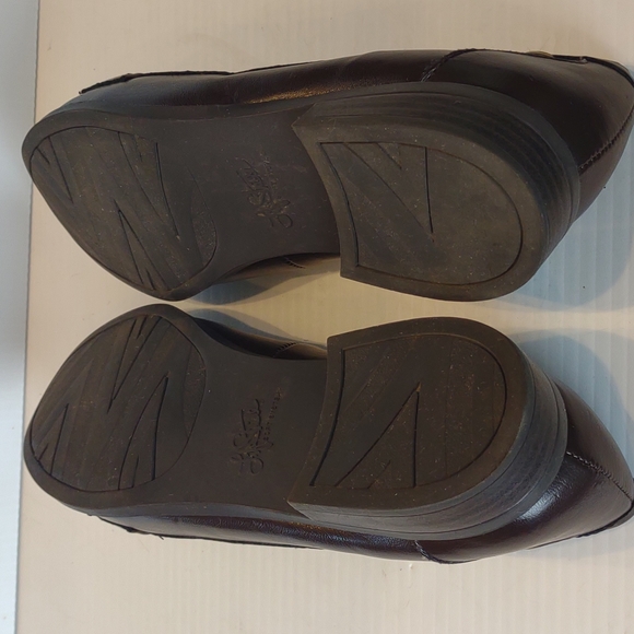 LifeStride Soft System "Kissed" Loafer Wine with Bit detail. - Picture 10 of 12